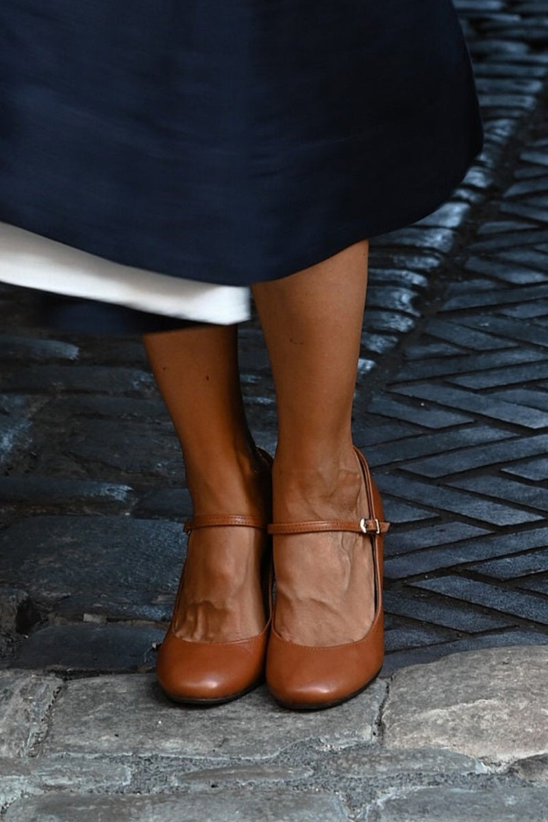 Bravina | Sandalias diarias con tira en tacón bajo