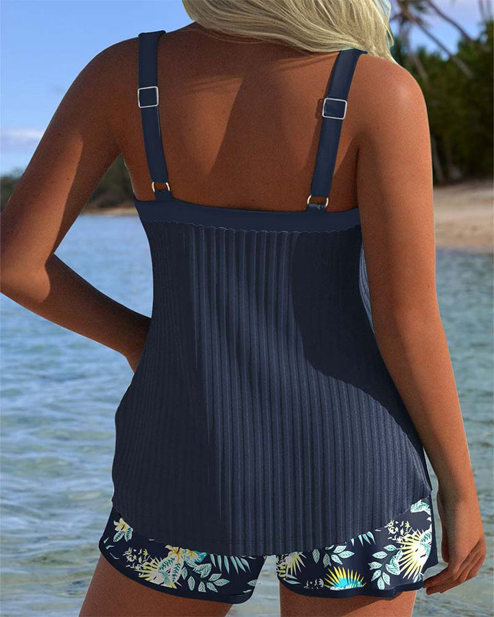 Carla – Traje de Baño de Rayas con Short de Playa